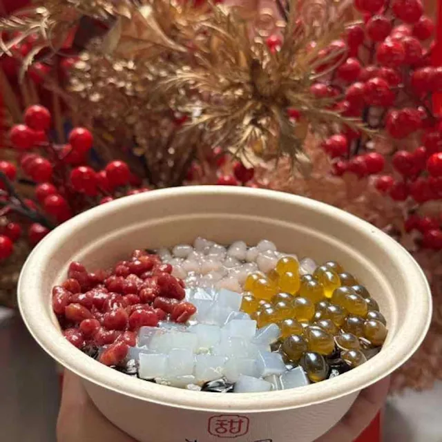 Grass jelly and taro balls dessert bowl at Gu Dessert Toowong
